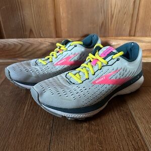 Brooks Ghost Running Shoes in Light Gray with Pink and Yellow Accents